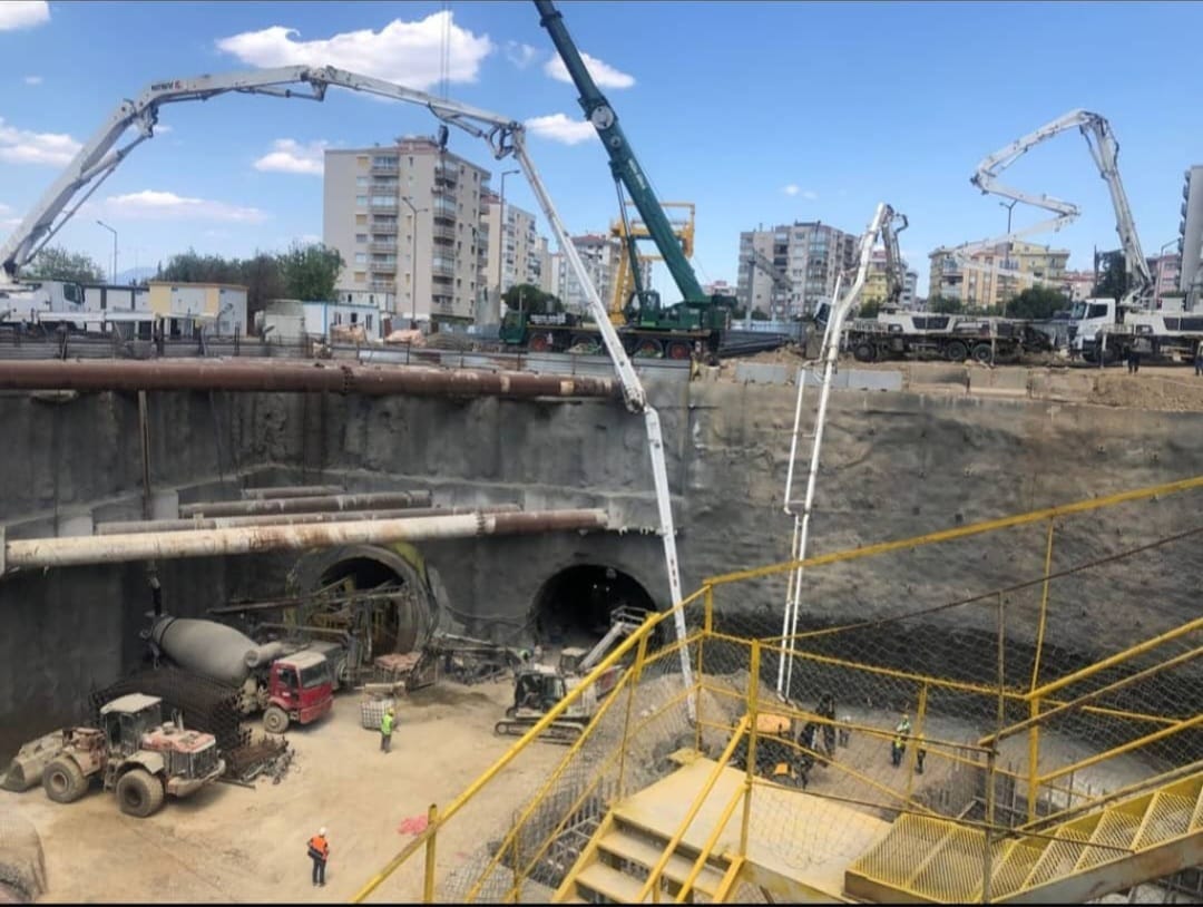 İzmir Narlıdere Metro hattı yer altı tünel ve altyapı inşaat çalışması